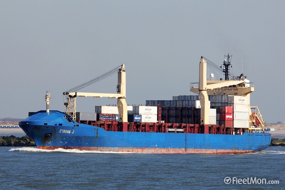 Două portcontainere s-au lovit în timpul manevrei de acostare - douaportcontainere-1459081538.jpg