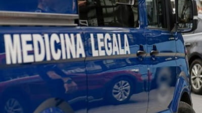 Două fete de 15 ani au murit după ce s-au aruncat de la înălţime. Una dintre ele și-a anunțat mama că se sinucide