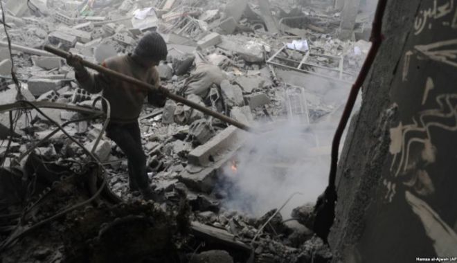 Atac CHIMIC în Siria. Cel puțin 70 de morți, printre care mulți copii - douma500036913600-1523169547.jpg