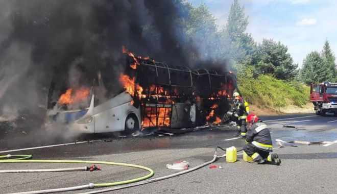 Un autocar cu 60 de persoane, români şi moldoveni, a luat foc pe autostrada de centură a Vienei