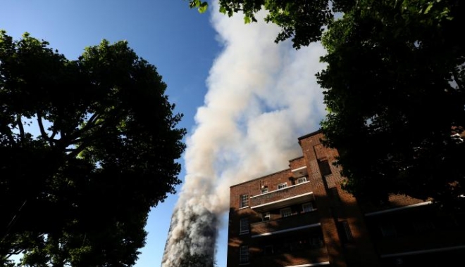 Galerie foto. Un nou bilanț al incendiului masiv din Londra: 12 morți și peste 70 de răniți - download5-1497443024.jpg
