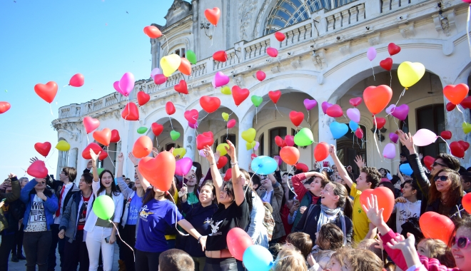 FOTO-VIDEO / Dragobetele, sărbătorit la Constanța! 400 de baloane lansate pe faleză, la Cazino - dragobeteconstanta2-1487941978.jpg