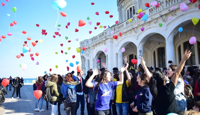 FOTO-VIDEO / Dragobetele, sărbătorit la Constanța! 400 de baloane lansate pe faleză, la Cazino - dragobeteconstanta4-1487942008.jpg