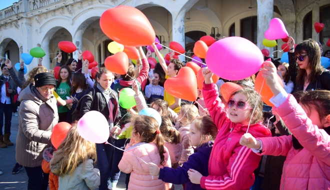 FOTO-VIDEO / Dragobetele, sărbătorit la Constanța! 400 de baloane lansate pe faleză, la Cazino - dragobeteconstanta5-1487942023.jpg