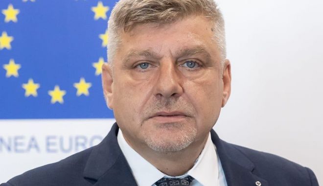 Ce salarii aveau angajatele pe “pile” de la Ministerul Fondurilor Europene. Cât îi plăteau directorului - dragosiorgafb-t-1698426976.jpg