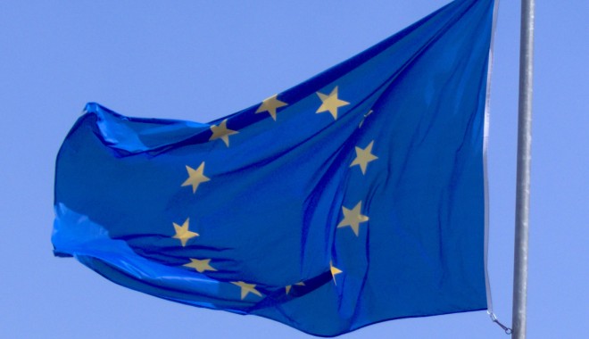 Cetățenii din UE pot călători fără viză în Ucraina și Moldova - drapeauue042005-1366587410.jpg