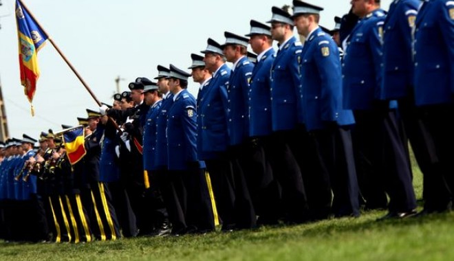 Ceremonii ale jandarmilor cu ocazia Zilei Drapelului Național - drapeljandarmi-1340608459.jpg