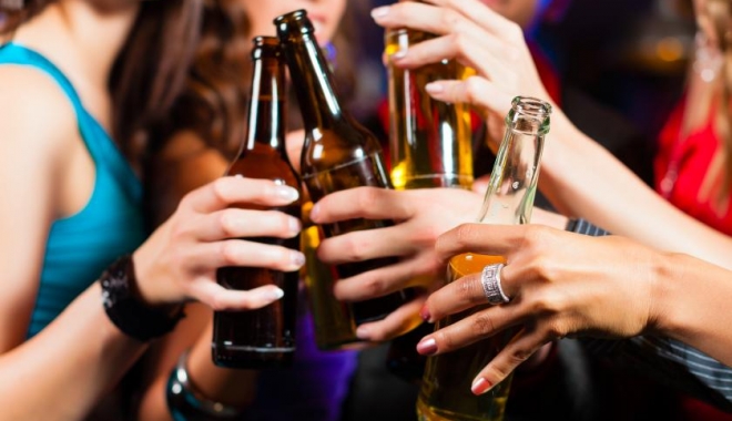 Atenție, alcoolul cauzează cel puțin șapte tipuri de cancer! - drinkingalcohol-1474198867.jpg