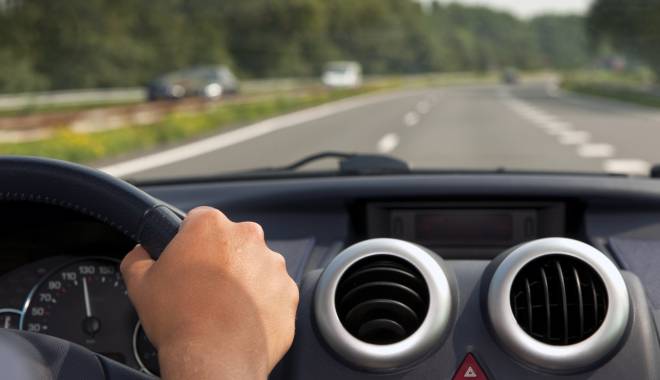 Școala de șoferi se poate plăti cu ... sex. Iată unde - drivingacar-1450620156.jpg