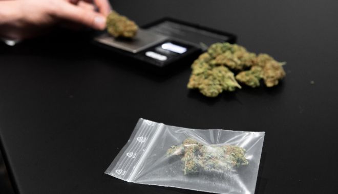 Consumul de droguri, o adevărată problemă în rândul tinerilor în România