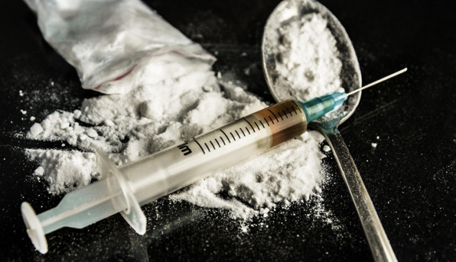 Drogul morții, fabricat în laboratoarele clandestine din China, a ajuns în Europa - drogulmortii-1462449469.jpg