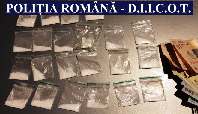 GALERIE FOTO / Razie în Mamaia. Zeci de petrecăreți români și străini, prinși cu droguri - droguri-1556802305.jpg