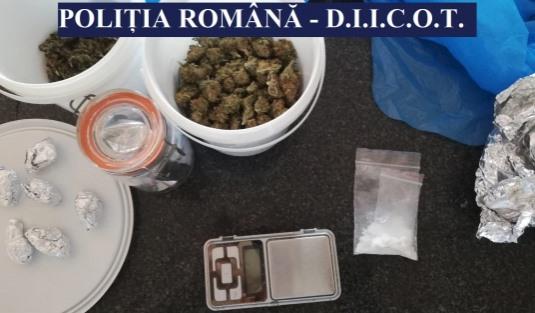 Un bărbat a încercat să iasă din țară cu aproape 10 kilograme de cannabis ascuns în rezervorul unei mașini - droguri-1580670645.jpg