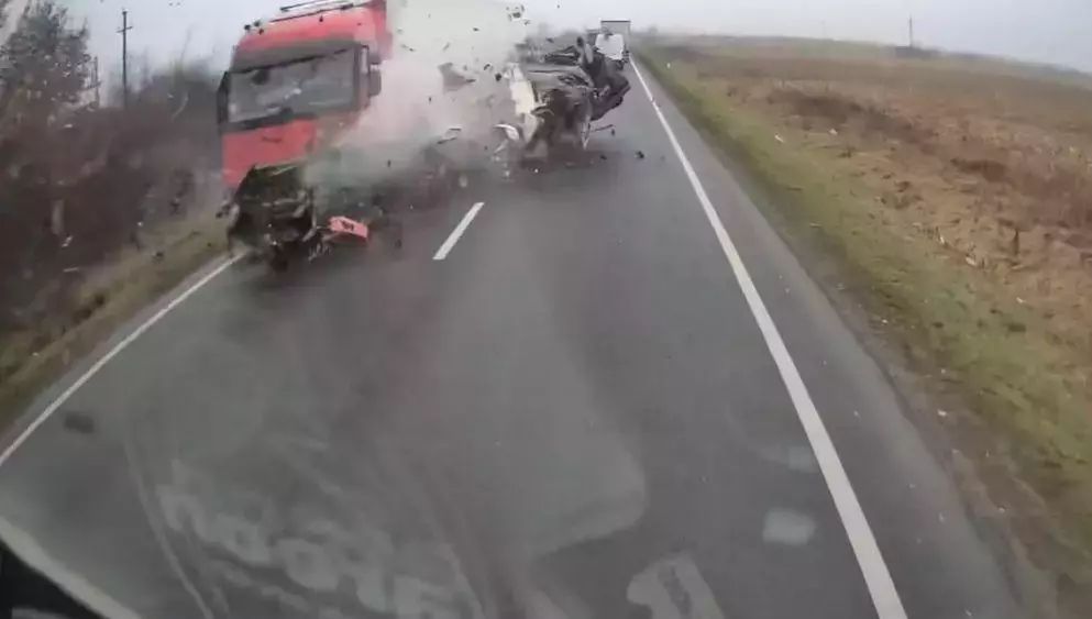 Răsturnare de situație în tragedia suporterilor PAOK. Șoferul microbuzului consumase droguri înainte de tragedie - droguri-accident-1769610351.webp