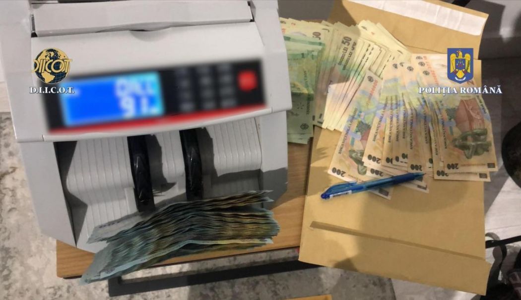 Doi adolescenţi de 17 şi 19 ani, arestaţi după ce au scos la vânzare 10 kg de droguri în noaptea de Revelion - droguri-revelion-1735827342.jpg
