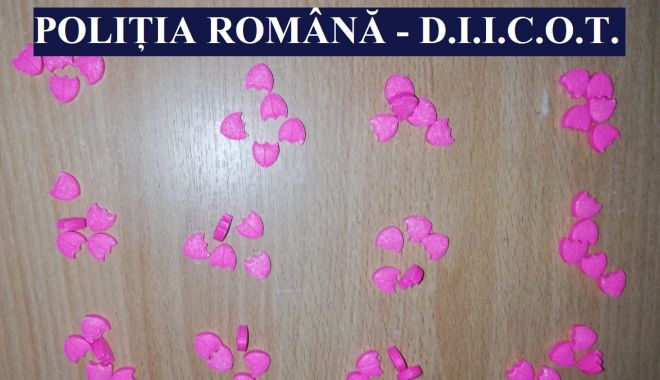 GALERIE FOTO / Razie în Mamaia. Zeci de petrecăreți români și străini, prinși cu droguri - droguri1-1556802459.jpg