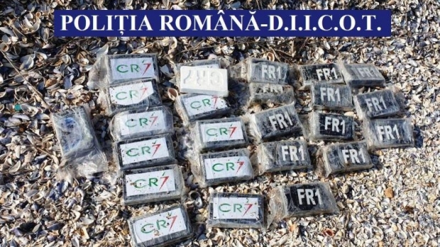 Politiști suspectați în ancheta drogurilor găsite pe litoralul Mării Negre! - droguri16481400-1555852382.jpg