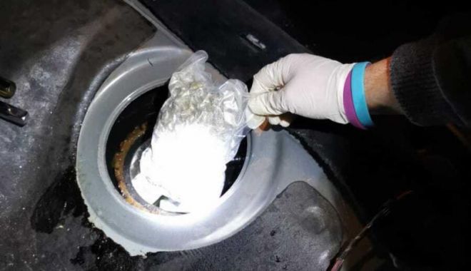 400 de grame de cocaină, ascunse în rezervorul unei mașini venite din Germania - droguri2-1597668239.jpg