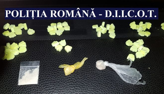GALERIE FOTO / Razie în Mamaia. Zeci de petrecăreți români și străini, prinși cu droguri - droguri3-1556802556.jpg