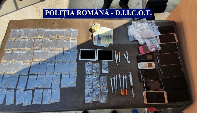 PERCHEZIȚII. Dealerii de droguri se 
