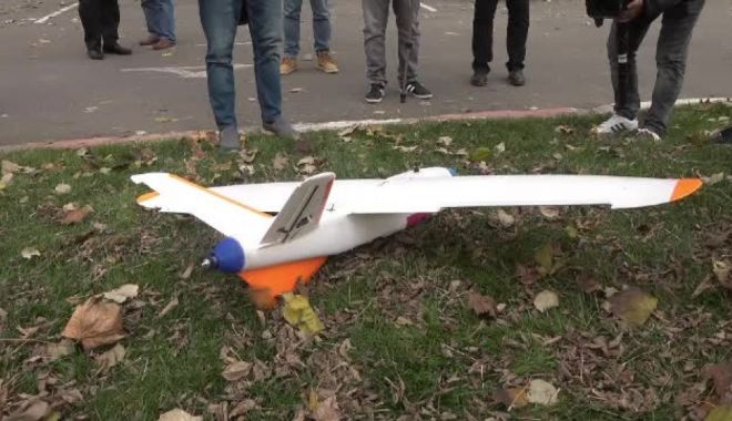 Premieră mondială. Un român a construit o dronă pe care a ghidat-o deasupra Carpaților - drona-1572629467.jpg