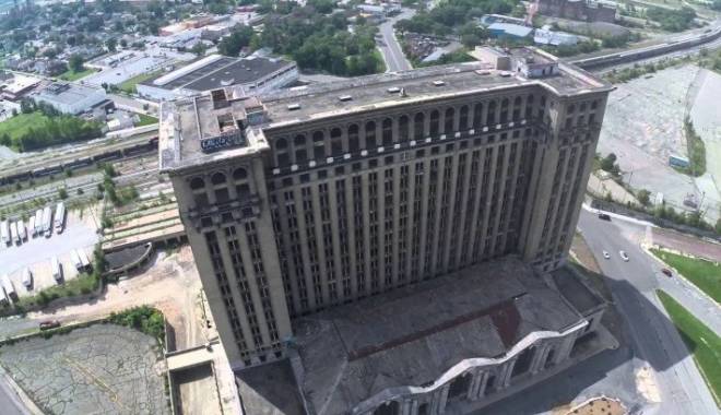 Video incredibil. Implozia unei clădiri istorice, filmată dintr-o dronă - drona33991300-1437564032.jpg
