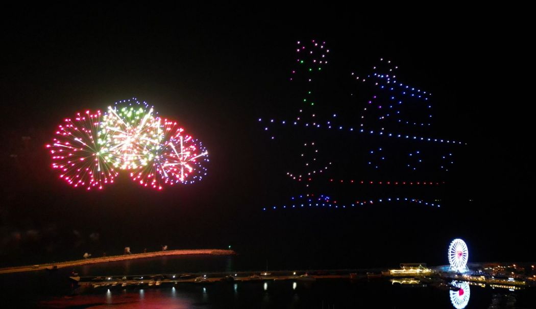 S-a luminat cerul la Constanţa! Drone de ultimă generație si mii de artificii au oferit un spectacol unic - drone-1716377641.jpg