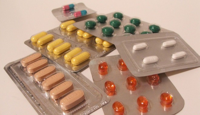 Doi specialiști ai OMS vor expertiza achiziția medicamentelor TBC din România - drugs-1360925131.jpg
