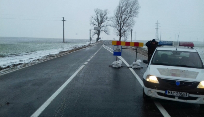 Cod galben de vânt, cum se circulă la Constanța. Un drum național, închis! - druminchis4-1516262361.jpg