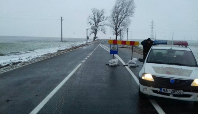 S-a deschis circulația spre Cumpăna! Drumul fusese închis azi-noapte din cauza vizibilității reduse - druminchis41516262361-1519718509.jpg