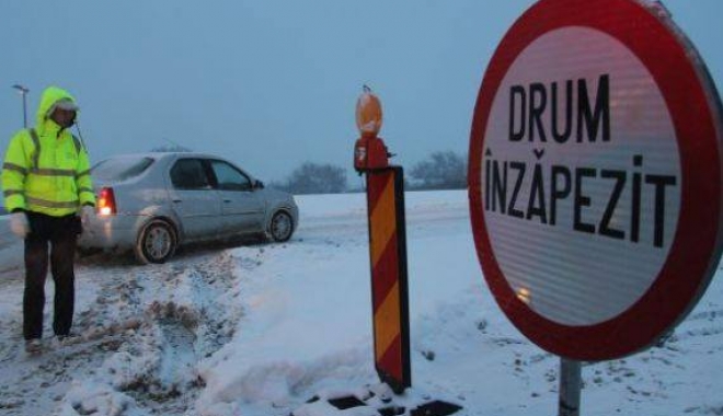 COD ROȘU DE VISCOL LA CONSTANȚA. Autobuz rămas blocat pe drumul spre Cumpăna. A fost închis drumul - druminchiscumpana-1483689384.jpg