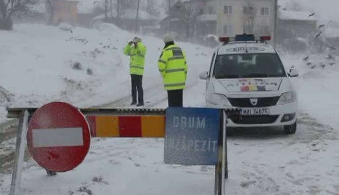 COD GALBEN LA CONSTANȚA / Au început să se deschidă drumurile - drumuri-1453100422.jpg