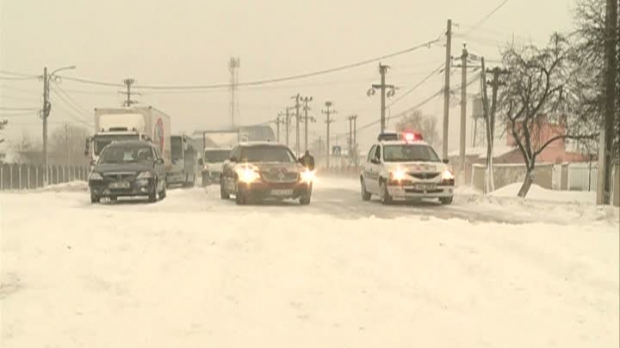 Autostrada A2 și încă nouă drumuri naționale rămân închise. Vezi lista completă a drumurilor cu restricții - drumuriblocatedeninsoare97081900-1329118469.jpg