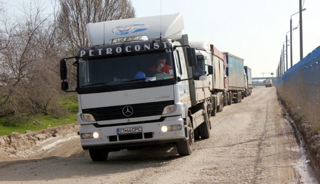 Traficul auto de mărfuri spre portul Constanța e în pericol de blocaj total! - drumurispreport4-1365188640.jpg
