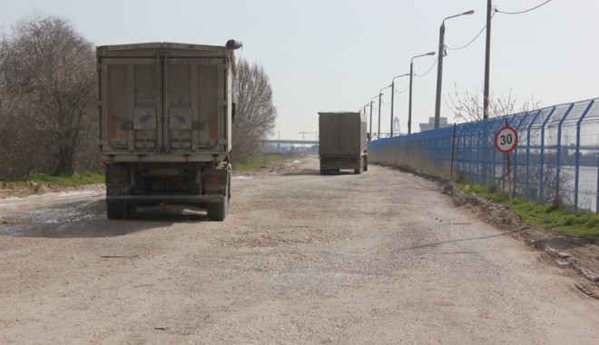 Traficul auto de mărfuri spre portul Constanța e în pericol de blocaj total! - drumurispreport7-1365188656.jpg