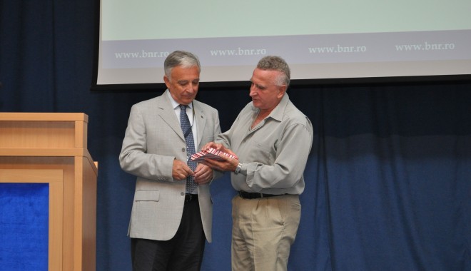 Mugur Isărescu: 
