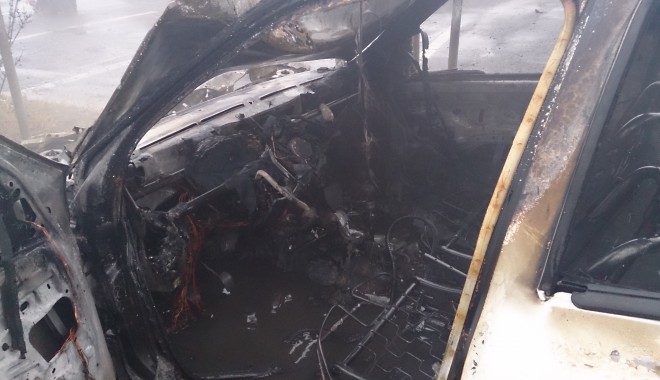 GALERIE FOTO / ACCIDENT GRAV la intrarea în CONSTANȚA. O mașină arsă complet, alte trei distruse - UPDATE - dsc0097-1389335678.jpg