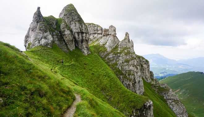 Patru turişti, recuperaţi de salvamontişti după ce au urcat spre Vârful Omu neechipaţi corespunzător