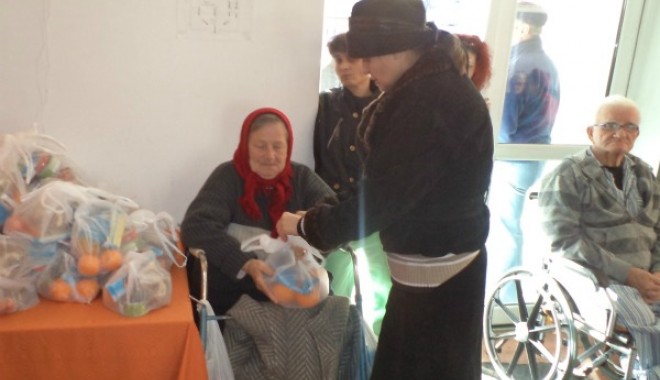Delegația consulatelor merge la Căminul de la Poarta Albă - dsc01567-1324544982.jpg