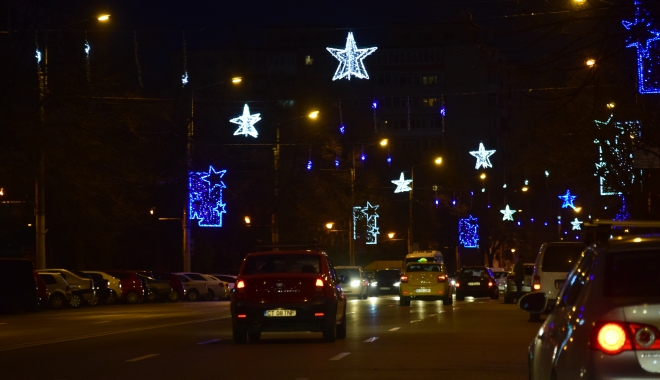 Galerie foto / Vin sărbătorile! Spectacol de lumini și culoare, pe străzile din Constanța - dsc0263-1481309449.jpg