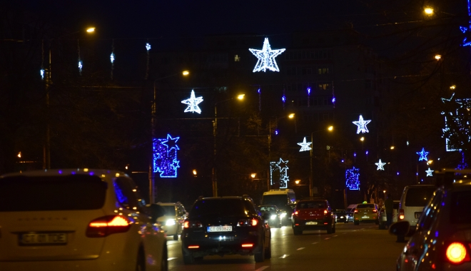 Galerie foto / Vin sărbătorile! Spectacol de lumini și culoare, pe străzile din Constanța - dsc0265-1481309465.jpg