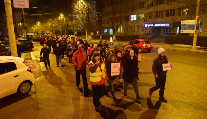 Galerie foto / Cel mai amplu protest din ultimii 26 de ani. Sediul PSD Constanța, baricadat de mascați. Număr record de manifestanți! - dsc0270-1485987417.jpg