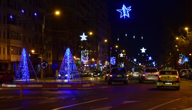 Galerie foto / Vin sărbătorile! Spectacol de lumini și culoare, pe străzile din Constanța - dsc0271-1481309491.jpg