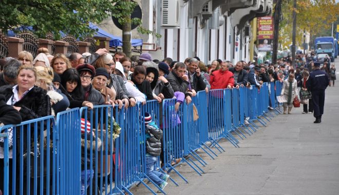 Mii de credincioși participă la sărbătoarea Sfintei Cuvioase Parascheva - dsc02710-1539504191.jpg