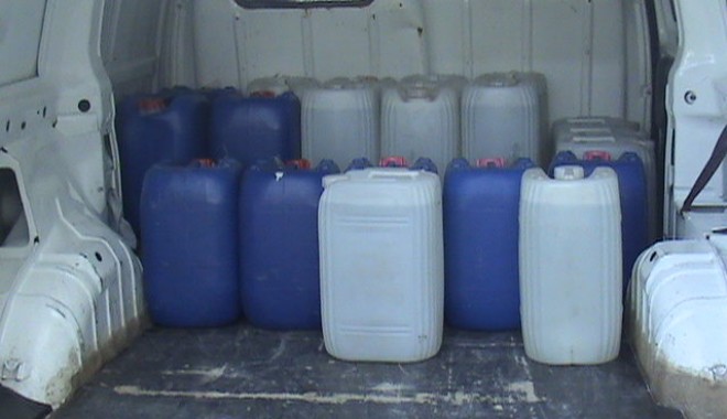 Sute de litri de alcool confiscate de Garda de Coastă - dsc02749-1396607374.jpg
