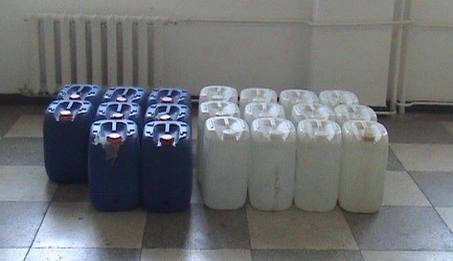 Sute de litri de alcool confiscate de Garda de Coastă - dsc02754-1396607398.jpg