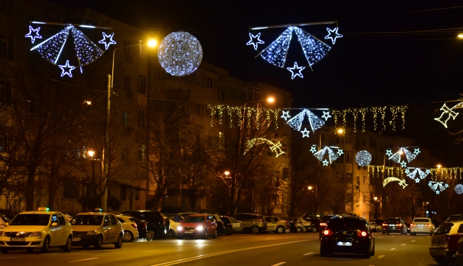 Galerie foto / Vin sărbătorile! Spectacol de lumini și culoare, pe străzile din Constanța - dsc0312-1481309559.jpg