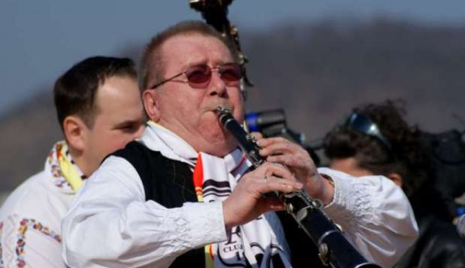 Taragotul lui Dumitru Farcaș, furat din fața Ateneului Român - dsc03425-1401632361.jpg