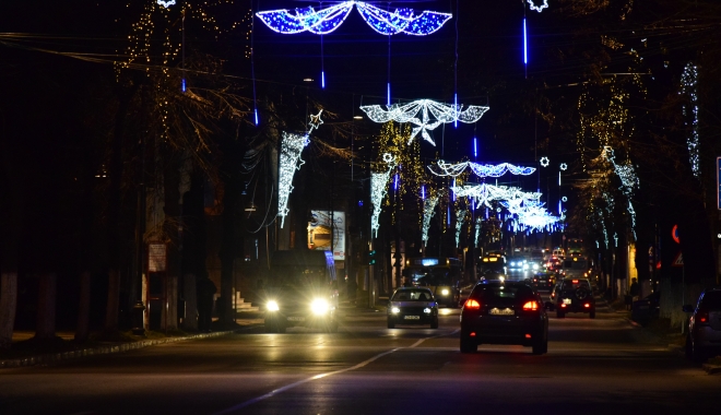 Galerie foto / Vin sărbătorile! Spectacol de lumini și culoare, pe străzile din Constanța - dsc0362-1481309689.jpg