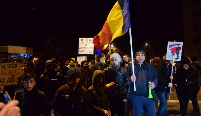 Galerie FOTO. VINEREA NEAGRĂ PENTRU CORUPȚII ROMÂNIEI / Constănțenii au protestat din nou, mai mulți ca niciodată - dsc0542-1486196598.jpg